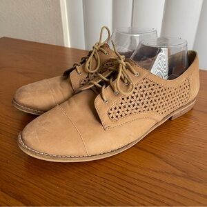 Gianni Bini Perforated Tan Leather Oxfords Size 10
